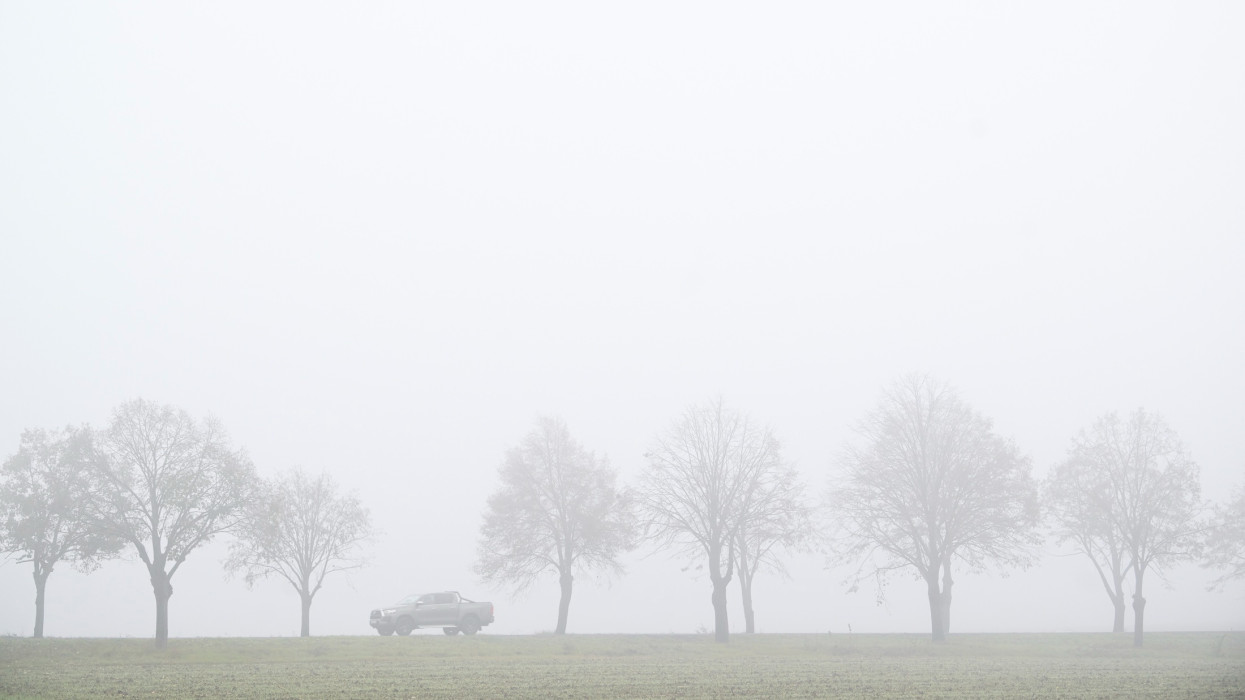 Autósok, figyelem! Kiadták a vészjelzést az egész országra: alig lehet majd látni az utakon