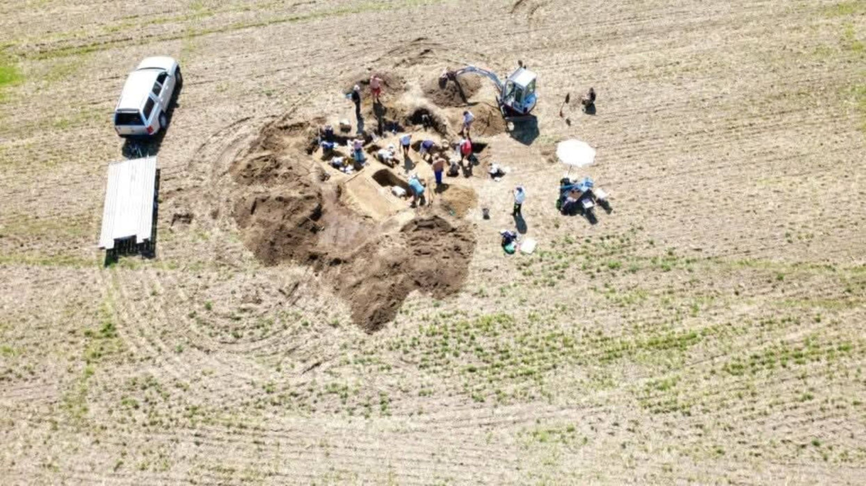 Tömegsírok az űrből: a kutatók megdöbbentek, amikor kiderült, mi rejtőzik Lábatlan alatt