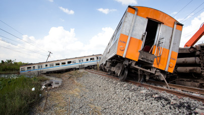 Sokkoló vonatütközés történt Magyarországtól néhány percre: rengeteg a sérült