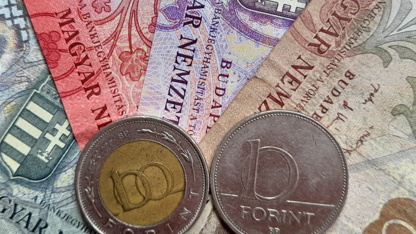 Egyre több magyarnak kell számolgatni hó végén: te hogy érzed, kijössz a pénzedből?