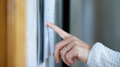 Családi pótlék utalás 2026 január: mikor jön a januári családi pótlék, írják jóvá az összeget?