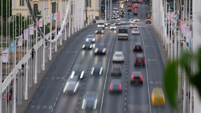 Fontos határidő közeleg több százer magyar autótulajnak: aki ügyes, több tízezret is foghat így a kötelezőn