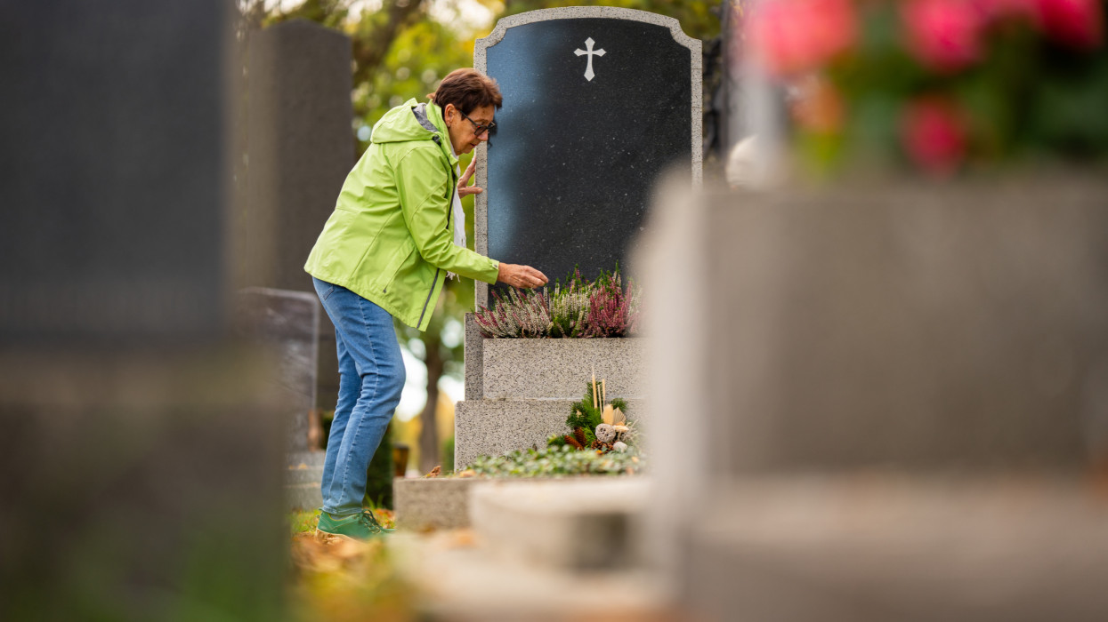 Megvan, hogy milyen idő lesz mindenszentek napján: erre kell készülni a temetőkbe járva