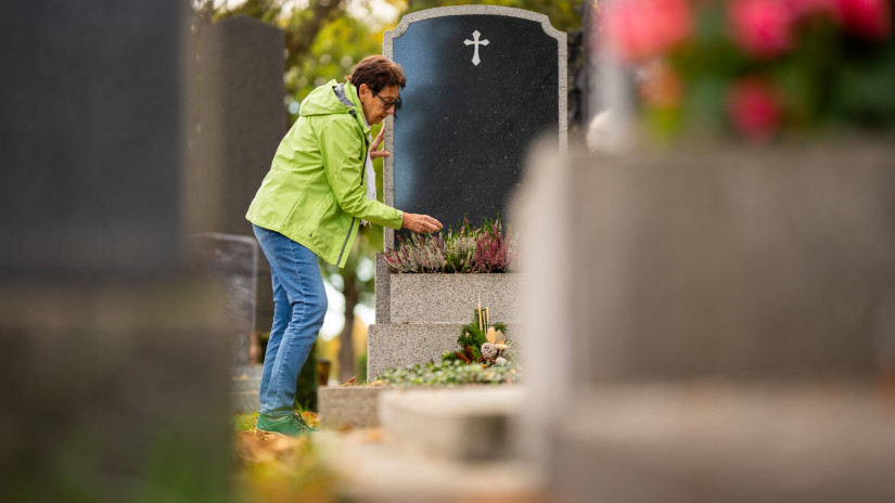 Megvan, hogy milyen idő lesz mindenszentek napján: erre kell készülni a temetőkbe járva