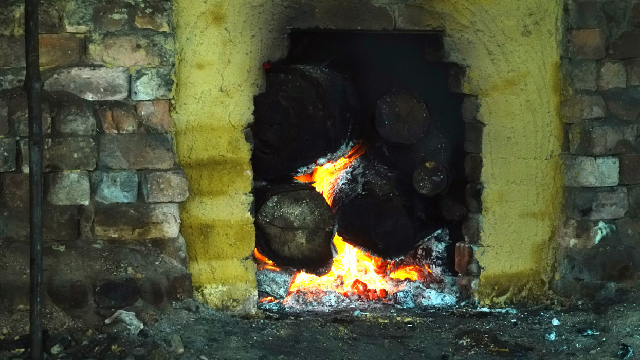 Súlyos hírt kapott, aki fával fűtene 2025 telén: eddig nem látott krízis van kilátásban