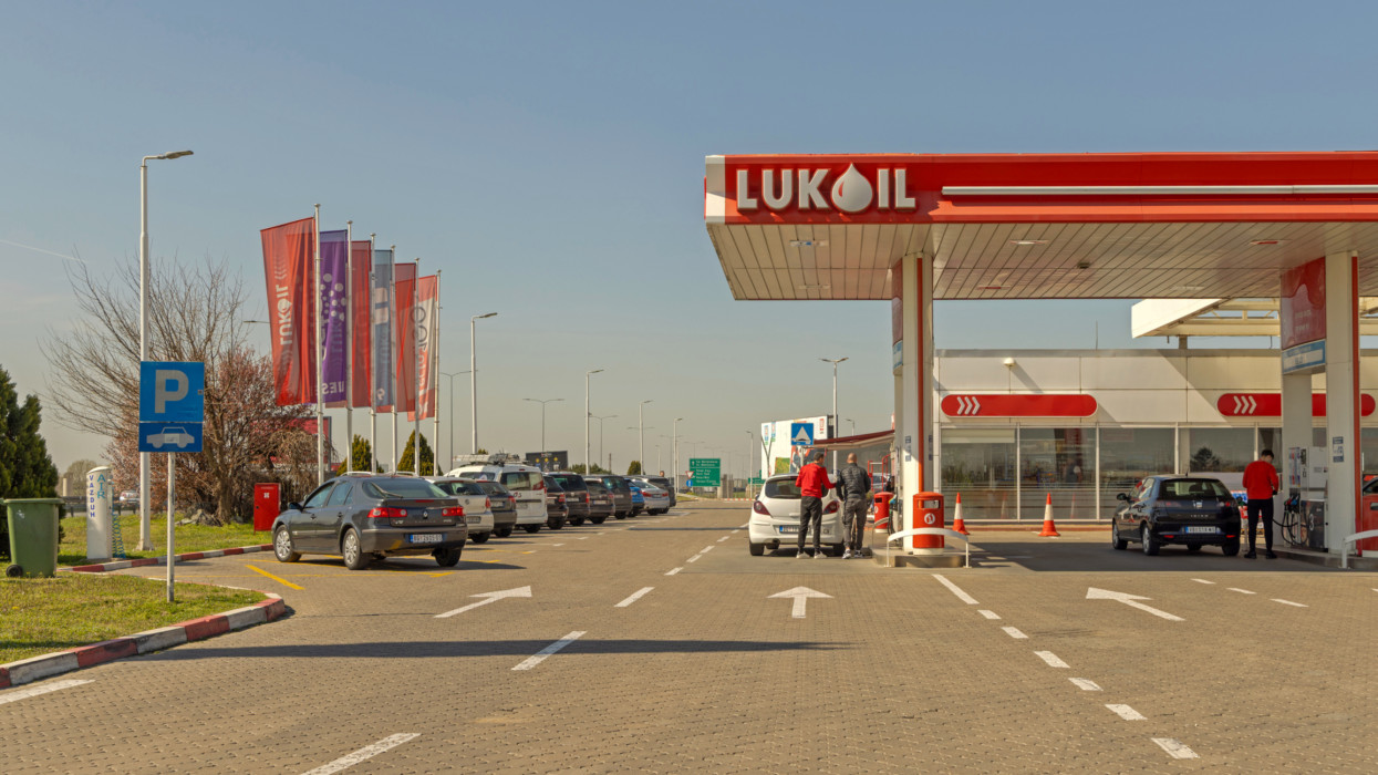 Súlyos bejelentést tett az orosz kőolaj-óriás: megölik a szankciók Putyin aranytojást tojó tyúkját, mi lesz a váklasz?