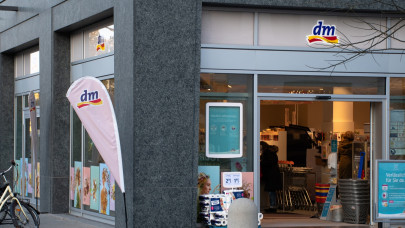 Újabb hullámban jönnek a robotkasszák a magyar boltláncnál: itt emelik meg a számukat