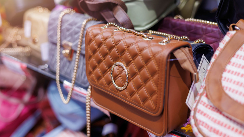 Roskadoznak a magyar boltok polcai a hamis divatcikkektől: sokan hiszik, fillérekért veszik az eredetit