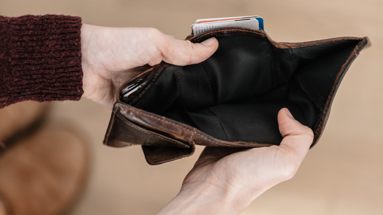 Így zsigereli ki a legelesettebb magyarokat a szegények adója: semmit sem tehetnek, mindenképp megfizettetik