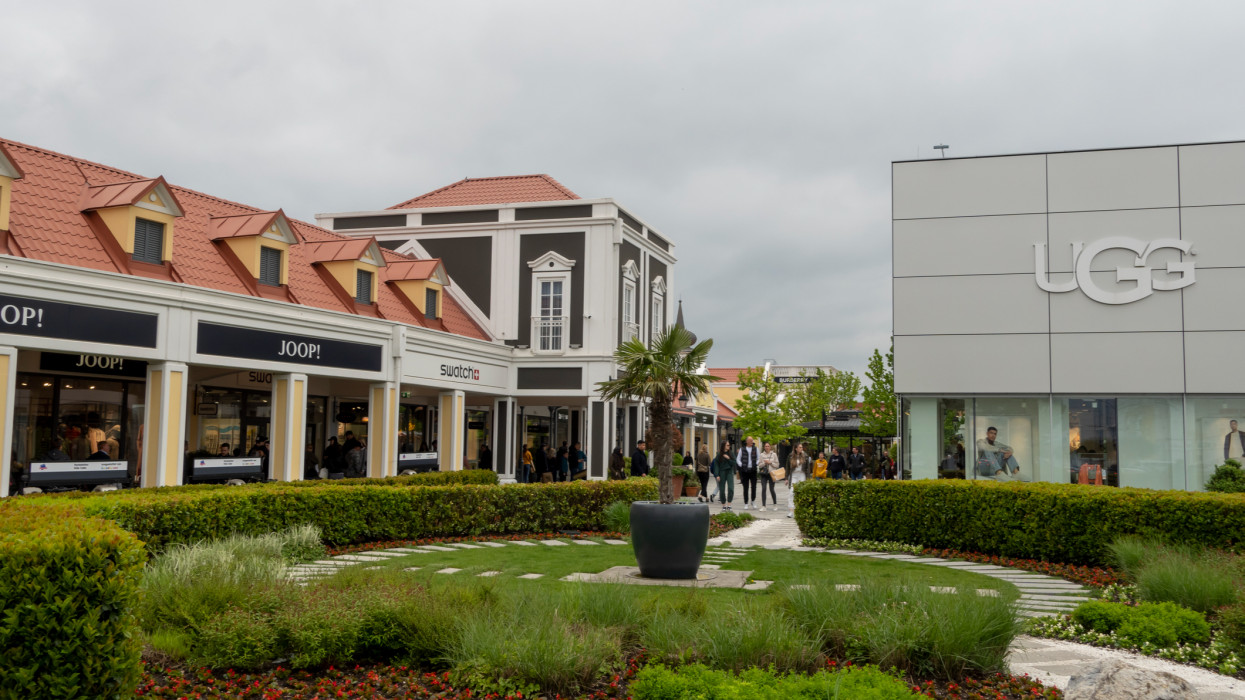 Ilyen akciókkal várja az osztrák bevásárlófalu, Parndorf 2025-ben is a magyar vásárlókat: rengetegen járnak át, ezért éri meg