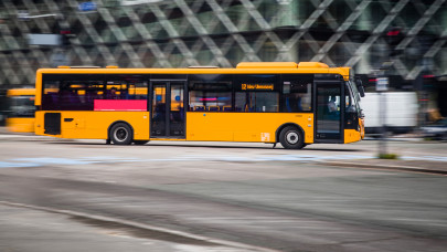 Dagad a kínai buszbotrány Európában: bármikor leállíthatja távolról a járműveket a gyártó?
