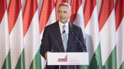 Három polgármester kéri számon Lázár Jánost: mi lesz így a H5-ös HÉV felújításával?