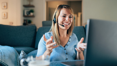 Call centeres állások home office-ban: nem álom a 600 ezeres havi fizetés - ki se kell mozdulni otthonról?