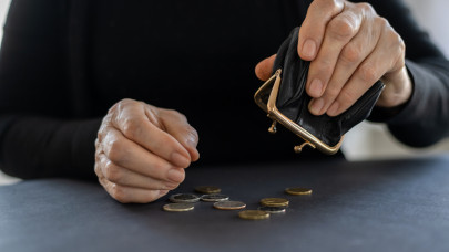 Ekkora fizetéssel nem számítasz szegénynek: egyre kevesebb magyar ugorja meg a legalsó küszöböt