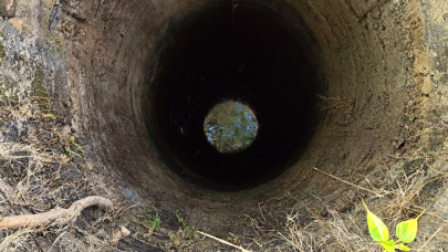 Életveszélyes kút lapul a vasi erdő mélyén: turázók figyelem, ebbe bizony bárki beleeshet!