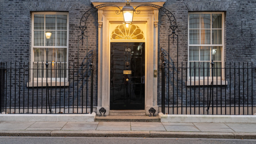 Nagyon inog a miniszterelnök széke, egyre kevesebben bíznak benne: érik a totális politikai válság Nagy-Britanniában?