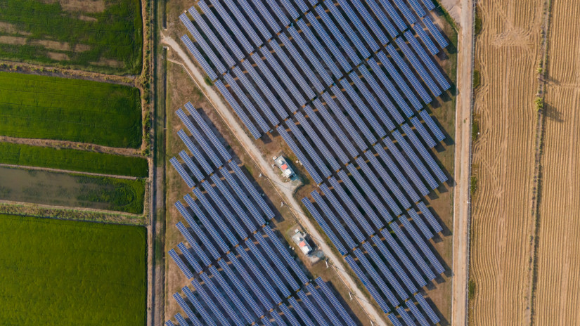 Döbbenetes látványra is: 85 hektáron giga napelempark épült a vidéki nagyváros határán + Fotók