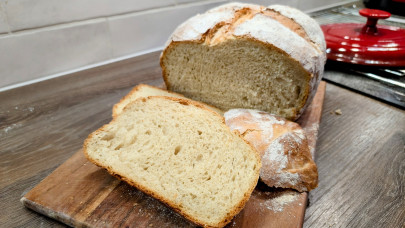 Így készül pihepuha pityókás kenyér: bárki megsütheti, kovász sem kell hozzá