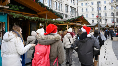 Kiadta a figyelmeztetést a Vörösmarty téri vásár: ennyibe fog kerülni a legolcsóbb ételük - ettől leesik az állad