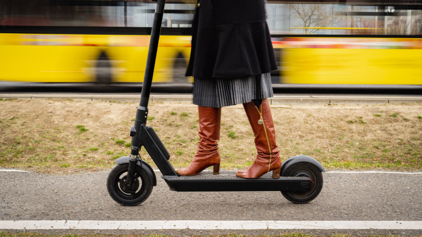 Ennyi volt, rengeteg városban vezetnek be szigort az elektromos rollerekre: sok helyről teljesen kitiltják őket