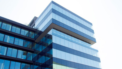 Folytatódott a visszaesés a világ tőzsdéin, a Richter mentette meg a napot