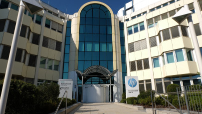 Kitört az öröklési botrány: óriási pénzt követelnek az elhunyt milliárdos örököseitől - egyre csak kuszálódik a história