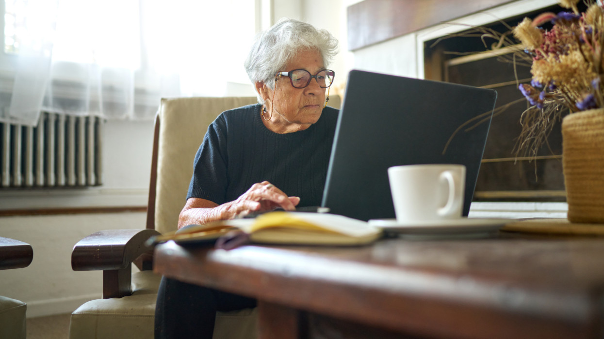 Özvegyi nyugdíj: szigorodik, kinek és meddig jár a juttatás 2026-ban