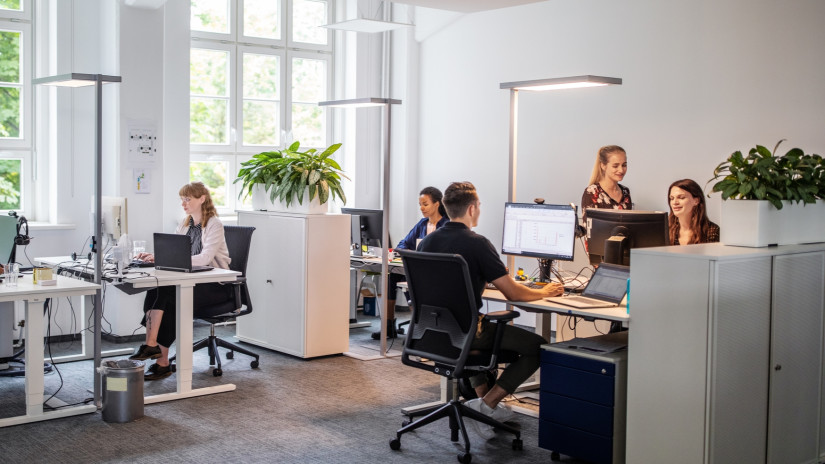 Új kötelező juttatás jöhet a magyar munkahelyeken: rengeteg dolgozó kaphatja meg, itt vannak a részletek