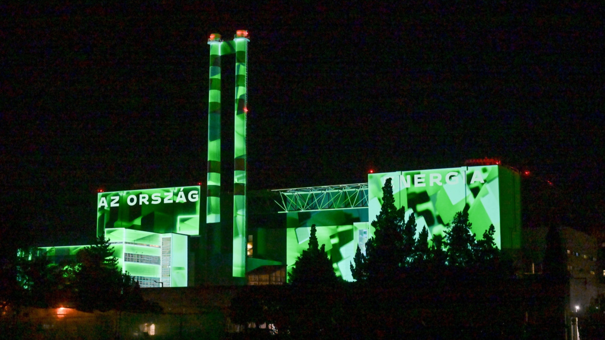 Az országos béradatokat torzítják a kiosztott bónuszok: mi folyik ezeken a magyar munkahelyeken?