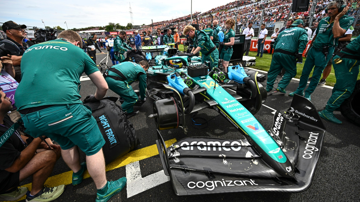 Mogyoród, 2025. augusztus 3.Fernando Alonso, az Aston Martin spanyol versenyzőjének autója a Forma-1-es Magyar Nagydíjon a mogyoródi Hungaroringen 2025. augusztus 3-án.MTI/Balogh Zoltán