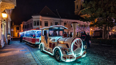 Székesfehérvári karácsonyi vásár 2025: robog a fényvonat, díjnyertes ízek és szuper koncertek várnak