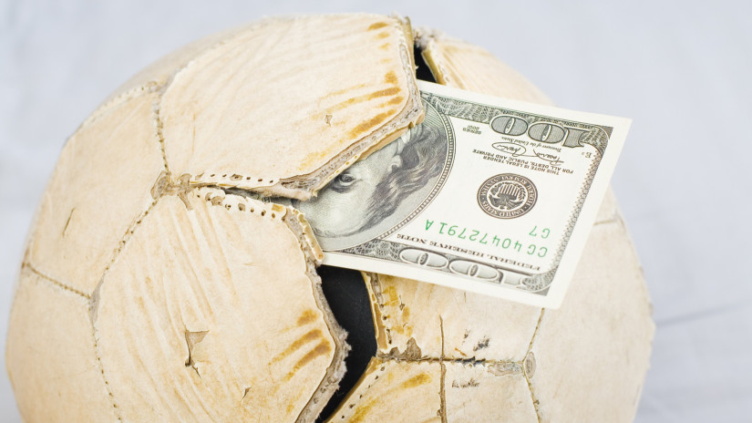 Ez aztán a megtakarítás: hetek óta a FIFA fizeti a Newcastle játékosánák bérét, ez az oka