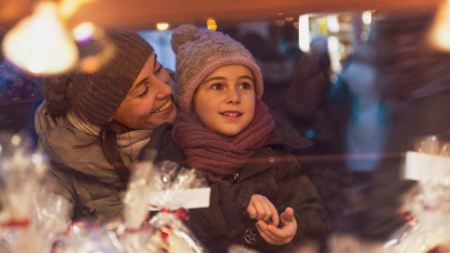 Karácsonyi vásár Veszprém 2025: téged is vár az Illatos Advent - Gáspár Laci és Karácsony János is itt koncertezik