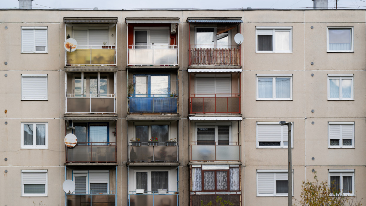 Súlyos lakáspiaci figyelmeztetést adott ki az MNB: egyre csak nő az Otthon Start buborék, de mikor durran ki?