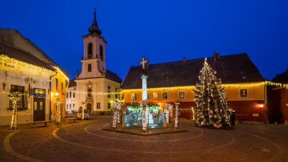 Szentendrei karácsony 2025: Fények, ízek, titkos átjárók és szuperolcsó korcsolyázás a Duna-parton