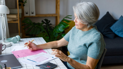 Nyugdíjemelés 2026: itt a kalkulátor - Pontosan ennyi pénzt kapnak a magyar nyugdíjasok januárban