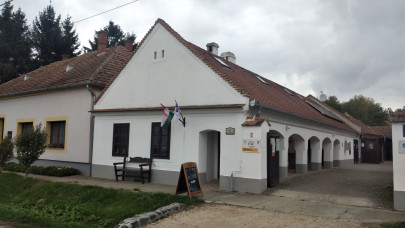 Kukkants be Cimbi híres falujába: így lett a száz fős Kiscsőszből mára a magyar vidék titkos csodája + Fotók