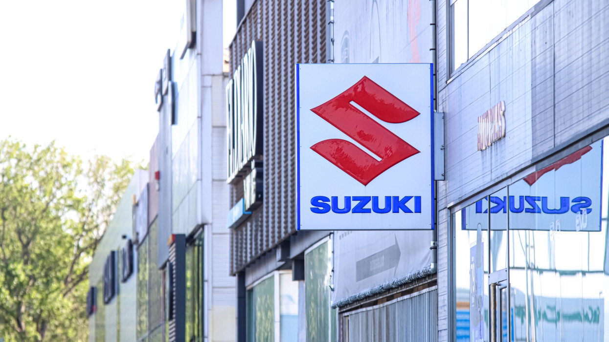Letaszíthatják a trónról Magyarország kedvenc autóját? Ez a modell jött fel a Suzukira, rengetegen keresik