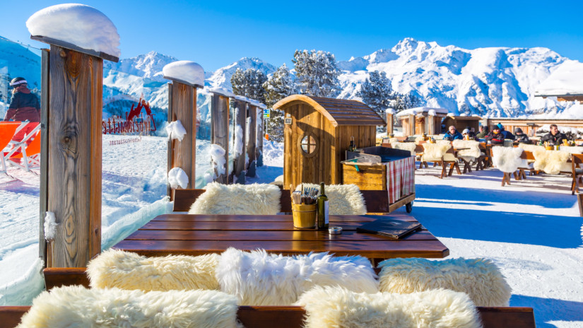 Csillagászati fizetéssel keresnek mosogatókat Ausztriában a téli szezonra: még bőven vannak helyek, egy vagyont lehet így félretenni