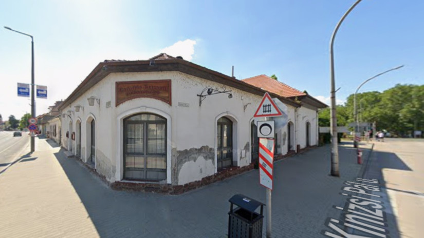 Megszűnt a védelem, jöhet a dózer: több siófoki épületet, köztük legendás csárdákat is porig rombolnak