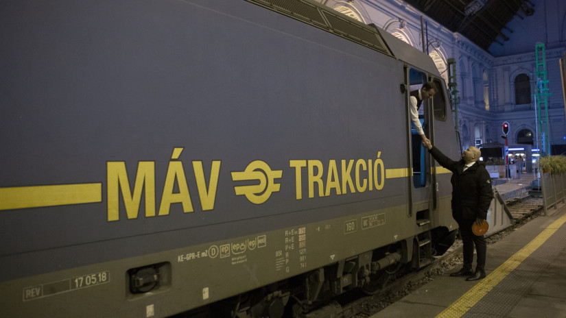 Ünnepi fényvonatot indított a MÁV: pontosan az történt vele, amire mindenki elsőre gondol