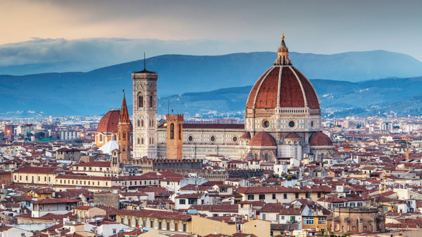 Less be Frei Tamás ritkán látott firenzei otthonába: így él 300 éves házában a legendás magyar tévés + videó