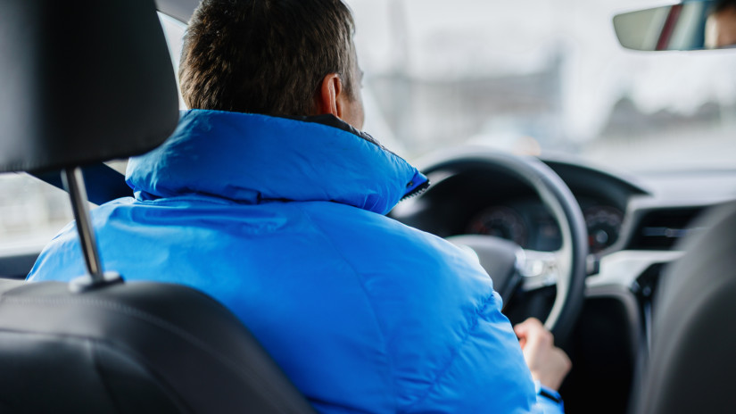 Törvény nem tiltja, de bolond, aki így vezet télen: belső vérzés, tartós egészségkárosodás lehet a vége