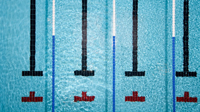 Botrányos baleset a legendás magyar úszóedző oktatásán: egy 3 éves fiút kellett újraéleszteni, későn vették észre, hogy baj van