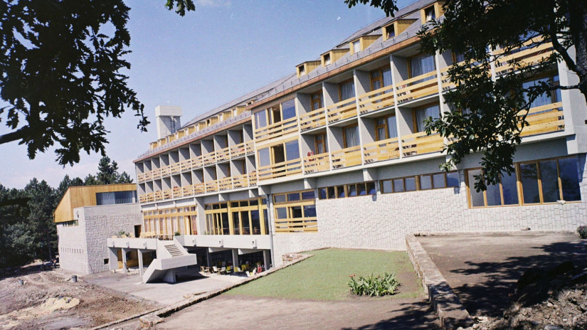 Sokkoló videón a legszebb panorámájú luxushotelünk: így néz ki ma a Dobogókő tetején a Nimród