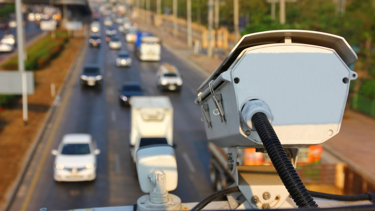 traffic cctv is working transfer imformation to traffic control on highway