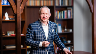 Menekülnek a magyar dolgozók ebből a szektorból: nem lesz, aki gondoskodjon több százezer idősről