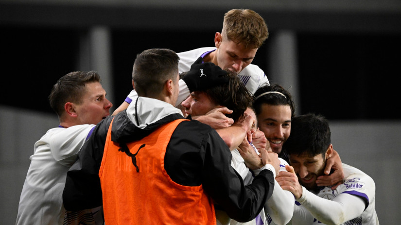 A szívbaj jött mindenkire: fejbe rúgták az újpesti védőt, eszméletlenül terült el a pályán