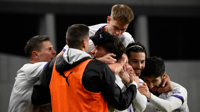 A szívbaj jött mindenkire: fejbe rúgták az újpesti védőt, eszméletlenül terült el a pályán