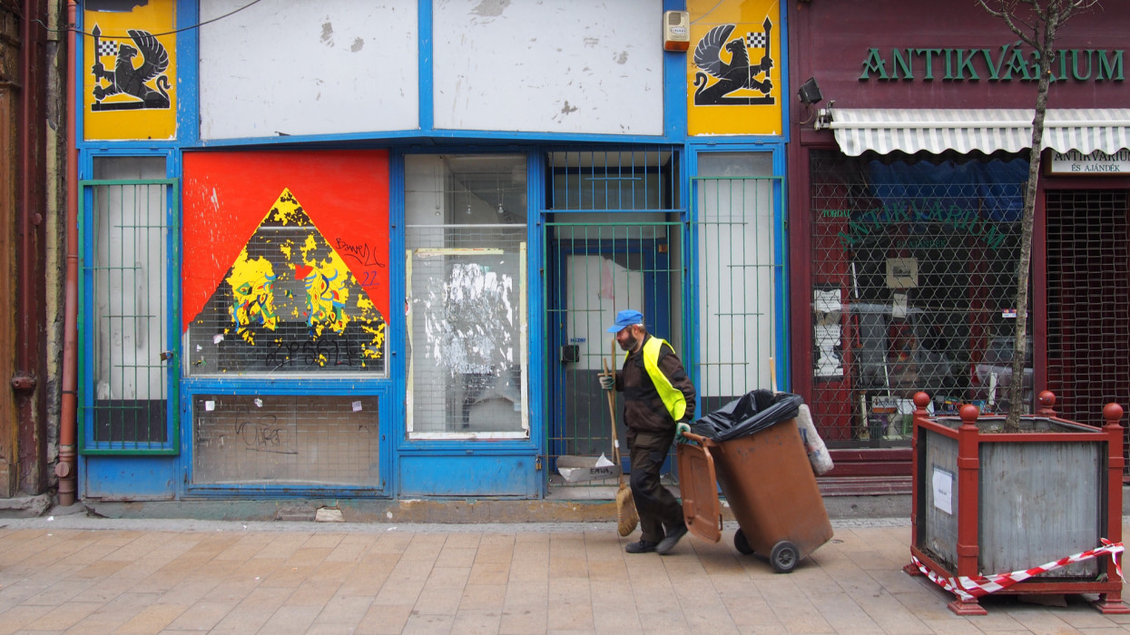 Hihetetlen, de igaz: tényleg ennyit keresnek a kukások Magyarországon 2025-ben